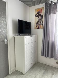 Westfield Gardens Apartment - 3 bedrooms