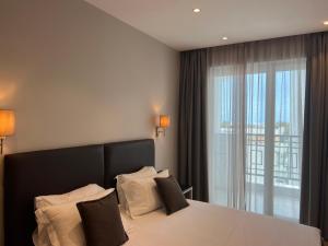 Coastline Luxury Apart Hotel