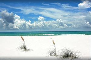 3 min walk to beach- Gulf breeze lakefront retreat! Sleeps 8