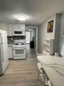 Discover Charm City from a Cozy Retreat