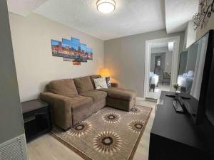 Discover Charm City from a Cozy Retreat