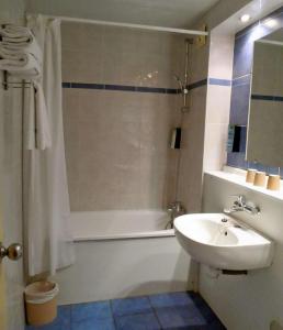 Twin Room with Extra Bed room in Campanile Barcelona