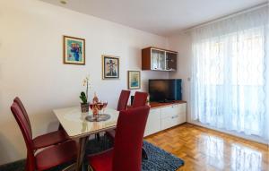 Beautiful Apartment In Split With Wifi