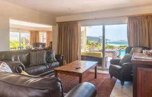 Main Beach Proximity