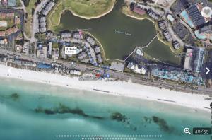 3 min walk to beach- Gulf breeze lakefront retreat! Sleeps 8