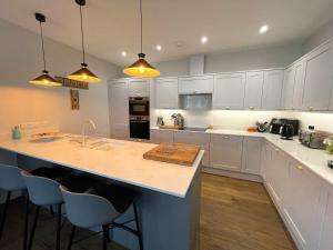 Hampton Hall - Wonderful Converted Home in Redland