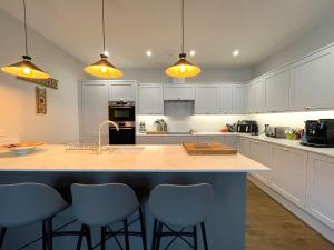 Hampton Hall - Wonderful Converted Home in Redland