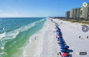 3 min walk to beach- Gulf breeze lakefront retreat! Sleeps 8