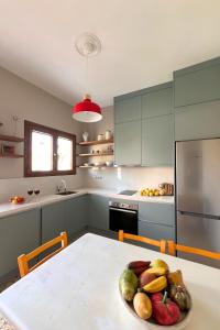 4BR Newly Renovated Retreat Tranquil Coastal Haven