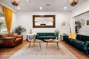 Banana Leaf Villa-Marley Junior Suite - Orlovista