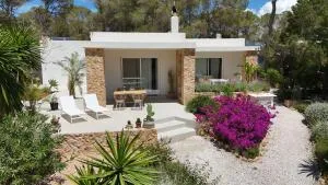 Boutique Hotel CASA CARACOL - Apartments in Strandnähe, Salzwasserpool, Fotovoltaik, Adults Only - Cala Tarida