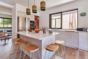 Spacieuse Villa sous les pins & piscine