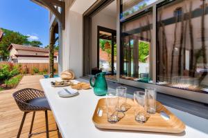 Maisons de vacances Spacieuse Villa sous les pins & piscine : photos des chambres