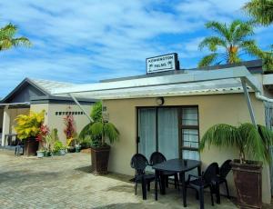 Kennington Palms B&BSelf Catering