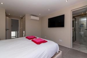 Modern 3 Bedroom Villa with Hot Tub in Costa Adeje