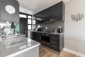 Burmeister 202 - 2 Bedroom Apartment Across from Ocean - Onsite Free Parking