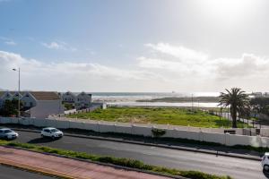 Burmeister 202 - 2 Bedroom Apartment Across from Ocean - Onsite Free Parking