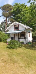 Vita Lilla Stugan i Vimmerby - 3hvězdičkové hotely ve městě Vimmerby