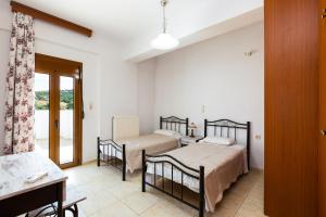 Villa Eleftheria: 5 bedroom villa with Pool & Jacuzzi in Panormo!