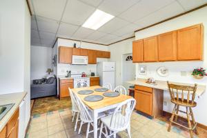 2 Mi to Ice Caves: Pet-Friendly Eben Junction Apt