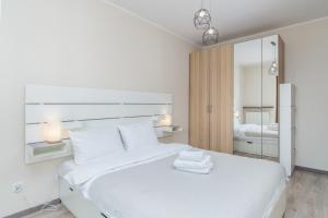 Szafrana Cosy Apartment by BookingHost