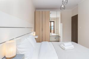 Szafrana Cosy Apartment by BookingHost