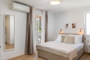 Apartments Sandra Solitudo I