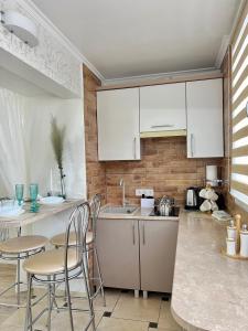 Поруч Озеро та Парк Студія