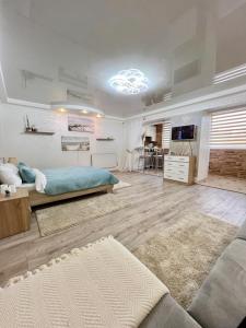 Поруч Озеро та Парк Студія