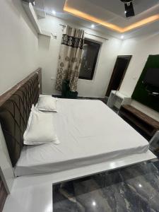 Hotel JAI MATA CHINTPURNI FAMILY HOTEL