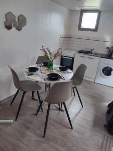 Appartements Le petit chateau : photos des chambres