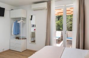 Apartments Sandra Solitudo I