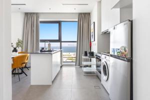 Silkhaus Vacation Homes Modern Studio with Private Beach