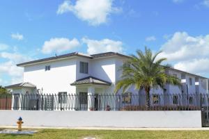 Biscayne Park Villas 15400