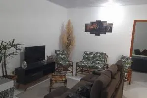 Casa Confortável Para Famílias e Amigos - Sambaqui