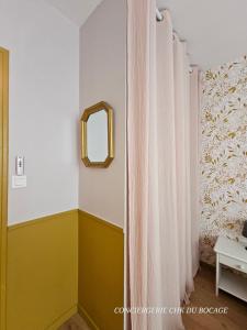 Maisons de vacances Les Paquerettes, gite de campagne 1300 m2 de terrain a 20min du Puy du Fou : photos des chambres