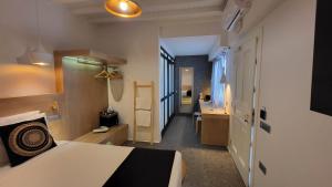Mykonos Double Luxury Mini Suites-With External Hot spa Adults only