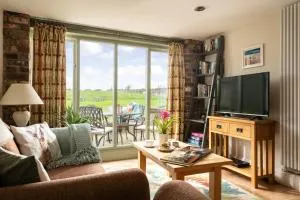 The Byre, Heritage Escapes, Field House Farm - Bempton