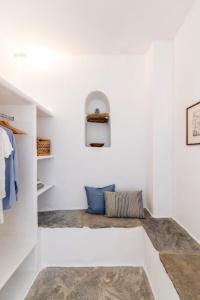 Light Blue House - Kato Kleisma