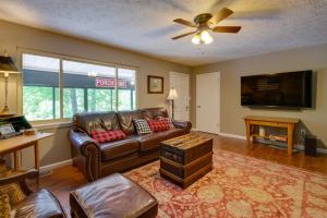 Gray Vacation Rental with Deck and Pond Access!