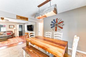 Gray Vacation Rental with Deck and Pond Access!