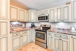 Gray Vacation Rental with Deck and Pond Access!