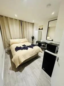 Studio near Piccadilly Circus - New Ferry