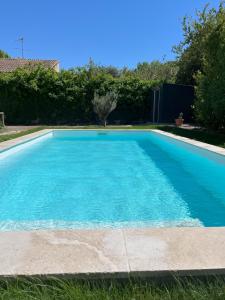 Villas Villa avec Piscine et terrain de petanque proche Avignon : photos des chambres