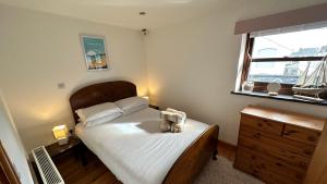 Penthouse 3 - Spacious Harbourside Apartment with Stunning Sea Views