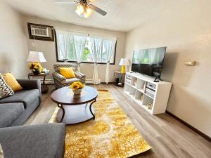 Charming & Spacious Apartment with Deck