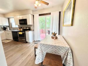 Charming & Spacious Apartment with Deck