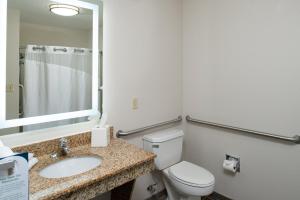 Double Room - Mobility Accessible Tub/Non-Smoking room in Holiday Inn Express Hotel & Suites Farmington an IHG Hotel