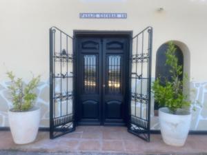 The Courtyard Studio Apartments