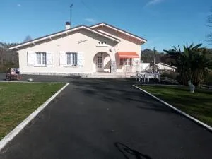 VILLA BELLE VUE, PLEIN SUD ENSOLEILLÉE - Ledeuix